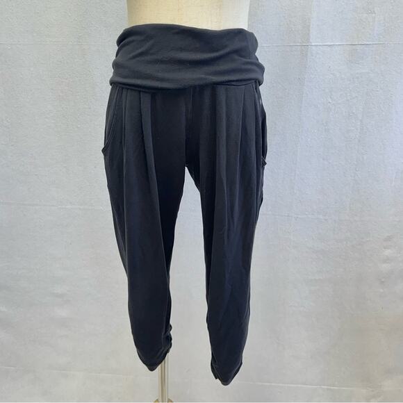 Nike black foldover modal ruched leg capri yoga pant size small - Picture 16 of 16